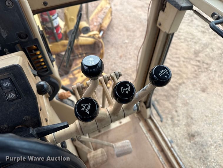 image for item EP0805 2004 Caterpillar 140H motor grader