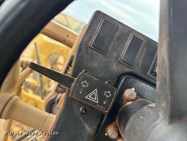 image for item EP0805 2004 Caterpillar 140H motor grader