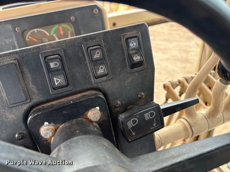 image for item EP0805 2004 Caterpillar 140H motor grader