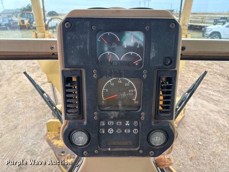 image for item EP0805 2004 Caterpillar 140H motor grader