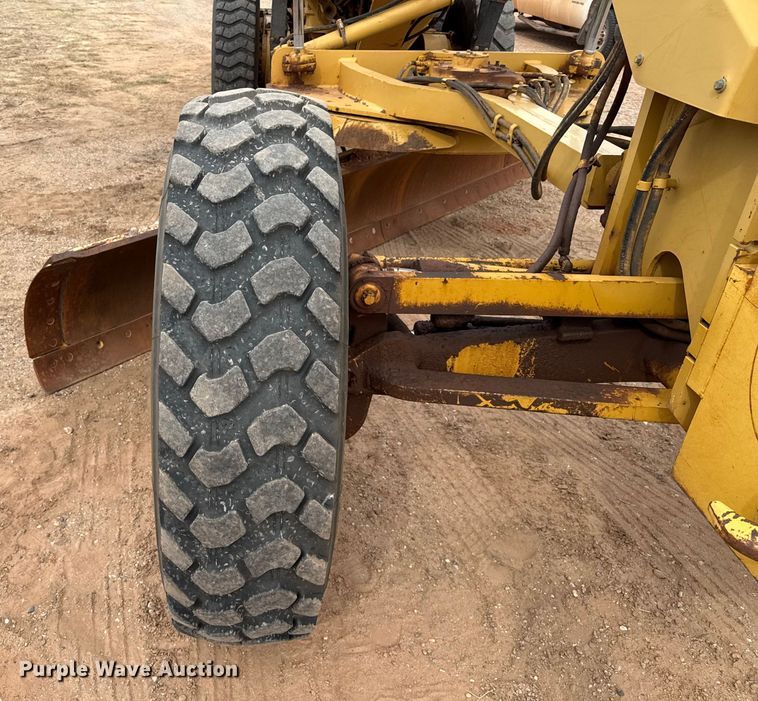 image for item EP0805 2004 Caterpillar 140H motor grader