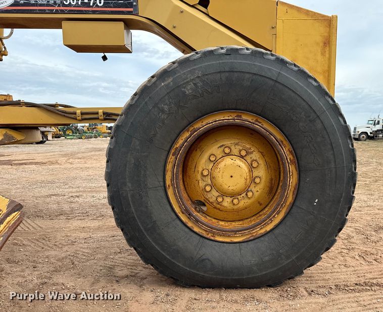 image for item EP0805 2004 Caterpillar 140H motor grader