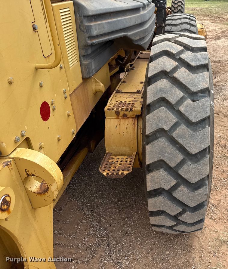 image for item EP0805 2004 Caterpillar 140H motor grader