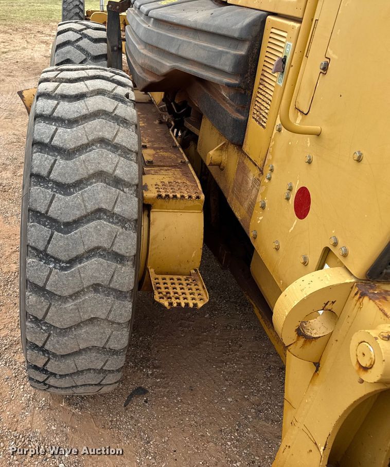 image for item EP0805 2004 Caterpillar 140H motor grader