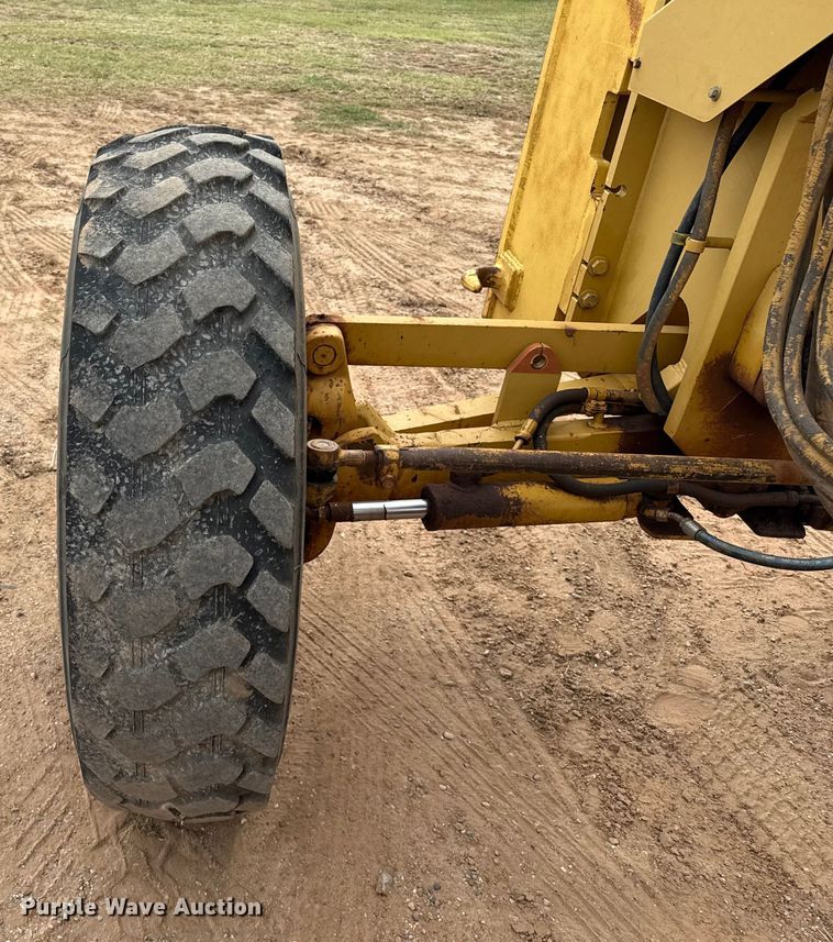 image for item EP0805 2004 Caterpillar 140H motor grader