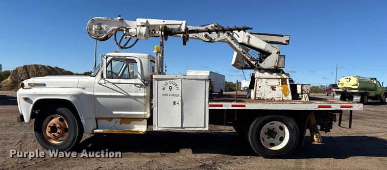 image for item EP0811 1971 Ford F600 digger derrick truck