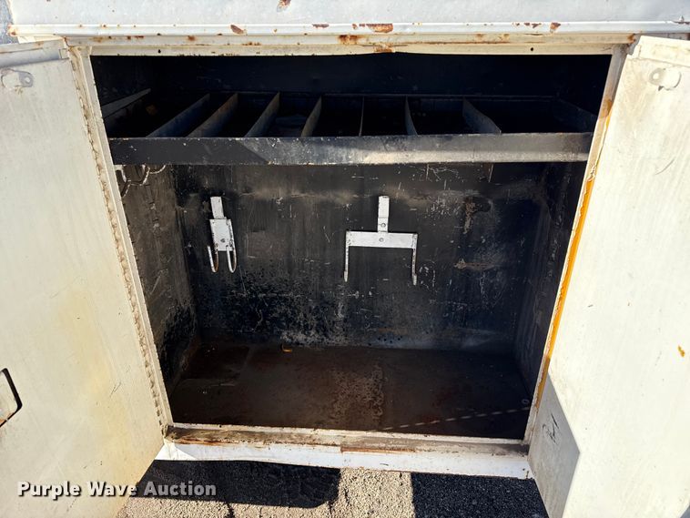 image for item EP0811 1971 Ford F600 digger derrick truck