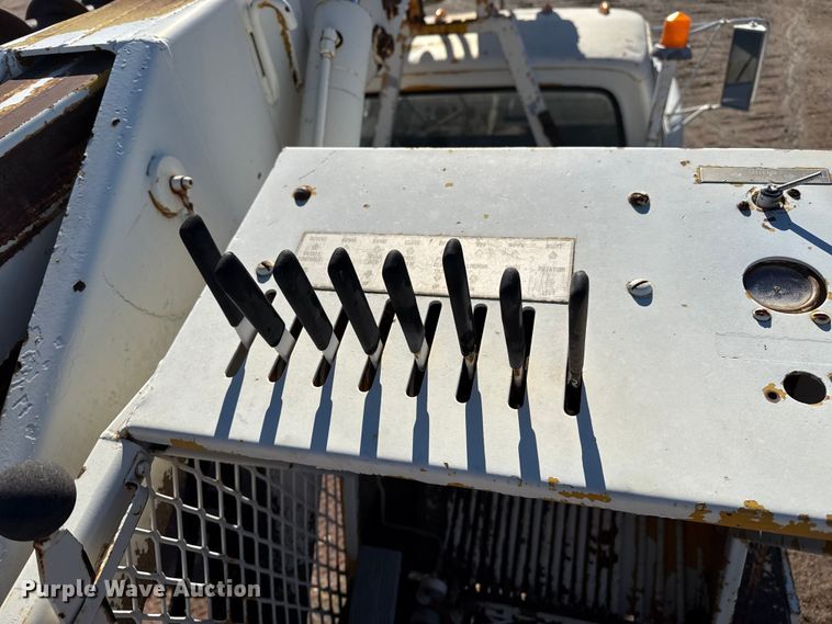 image for item EP0811 1971 Ford F600 digger derrick truck