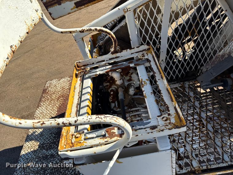 image for item EP0811 1971 Ford F600 digger derrick truck