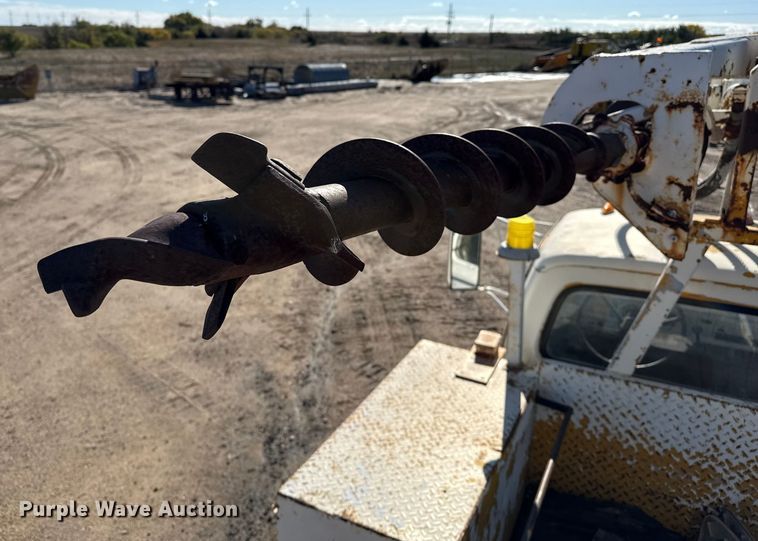 image for item EP0811 1971 Ford F600 digger derrick truck