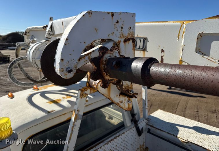 image for item EP0811 1971 Ford F600 digger derrick truck