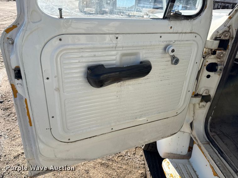 image for item EP0811 1971 Ford F600 digger derrick truck