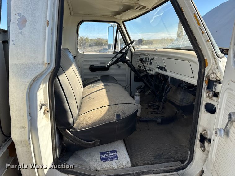 image for item EP0811 1971 Ford F600 digger derrick truck