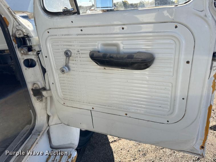 image for item EP0811 1971 Ford F600 digger derrick truck