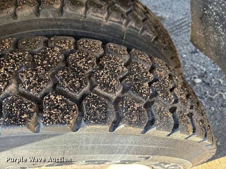 image for item EP0811 1971 Ford F600 digger derrick truck