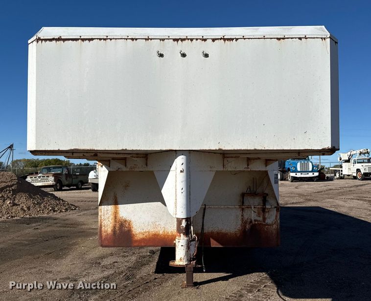 image for item EP0813 1988 W-W enclosed cargo trailer