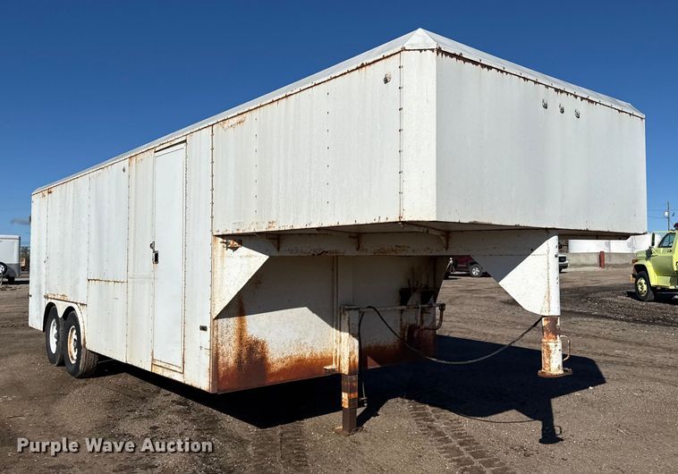 image for item EP0813 1988 W-W enclosed cargo trailer
