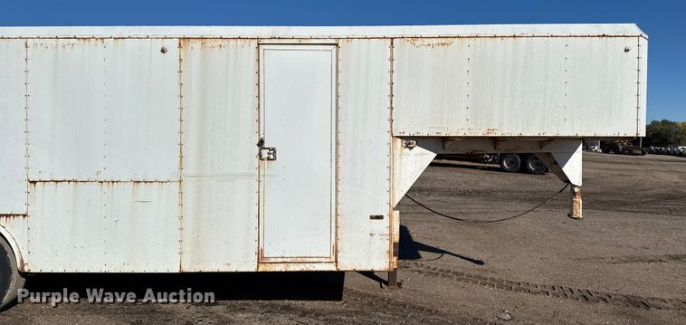 image for item EP0813 1988 W-W enclosed cargo trailer