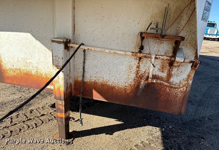 image for item EP0813 1988 W-W enclosed cargo trailer