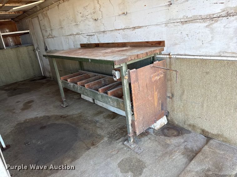 image for item EP0813 1988 W-W enclosed cargo trailer