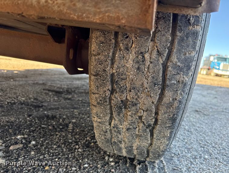 image for item EP0813 1988 W-W enclosed cargo trailer