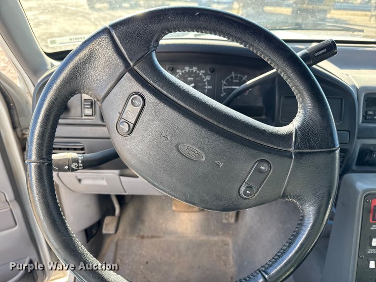 image for item EP0818 1997 Ford F350 XLT ambulance