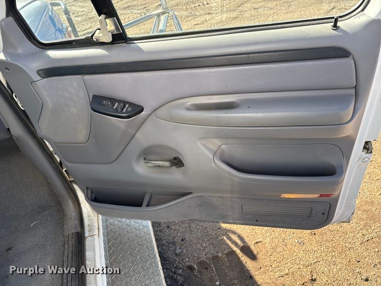 image for item EP0818 1997 Ford F350 XLT ambulance