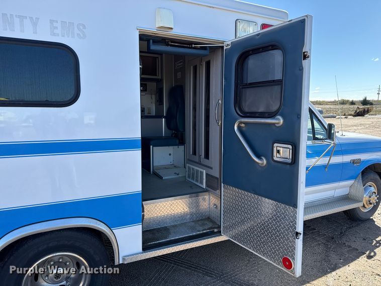 image for item EP0818 1997 Ford F350 XLT ambulance