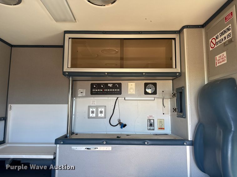 image for item EP0818 1997 Ford F350 XLT ambulance