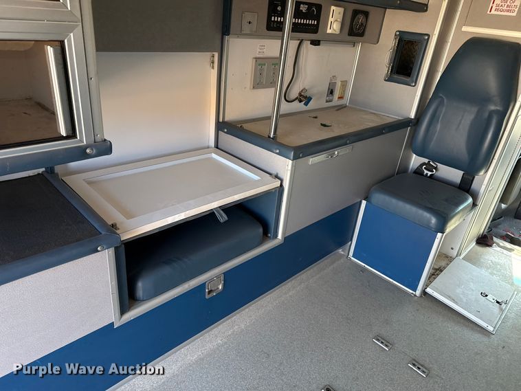 image for item EP0818 1997 Ford F350 XLT ambulance