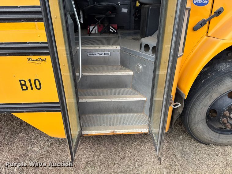 image for item EP0850 2006 Blue Bird school bus