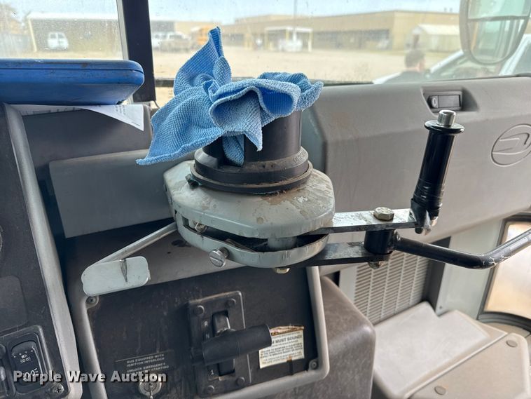 image for item EP0850 2006 Blue Bird school bus