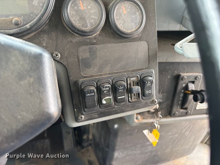 image for item EP0850 2006 Blue Bird school bus