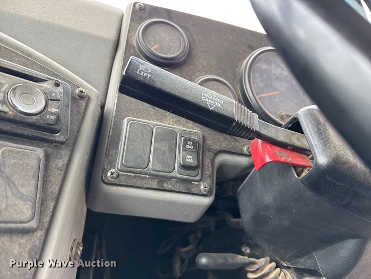 image for item EP0850 2006 Blue Bird school bus