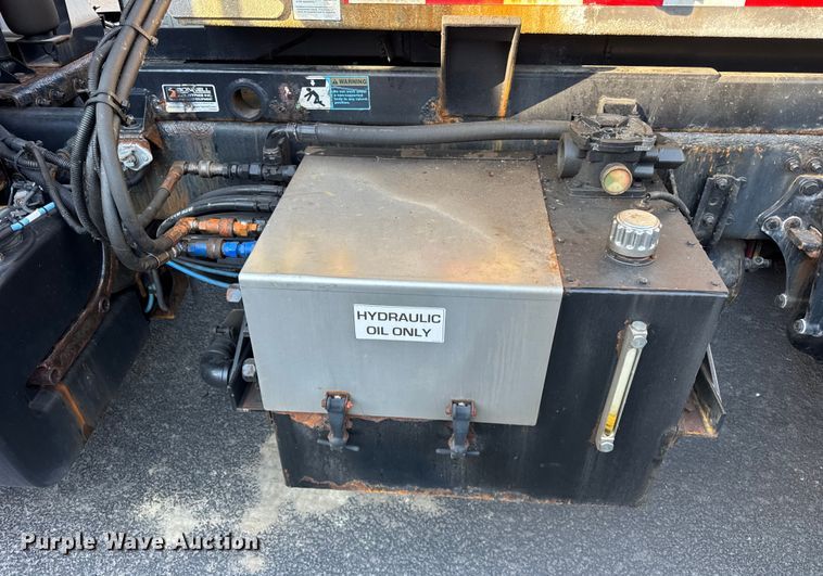 image for item ER0230 2012 Freightliner 108SD hook lift truck