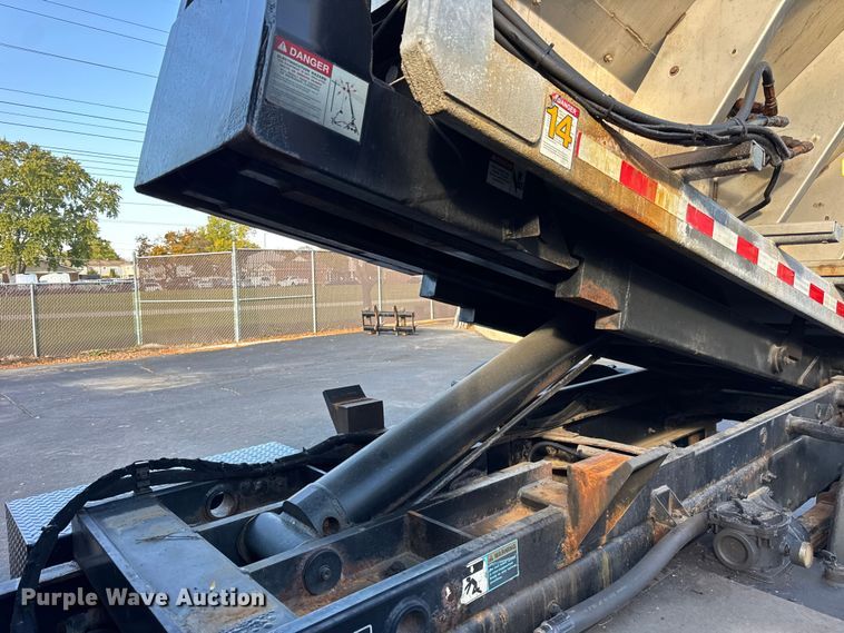 image for item ER0230 2012 Freightliner 108SD hook lift truck