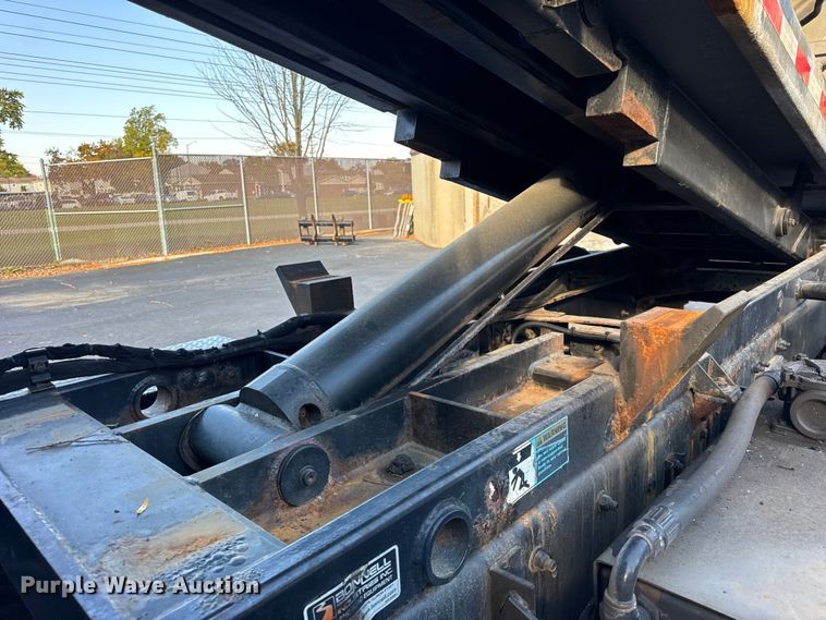 image for item ER0230 2012 Freightliner 108SD hook lift truck