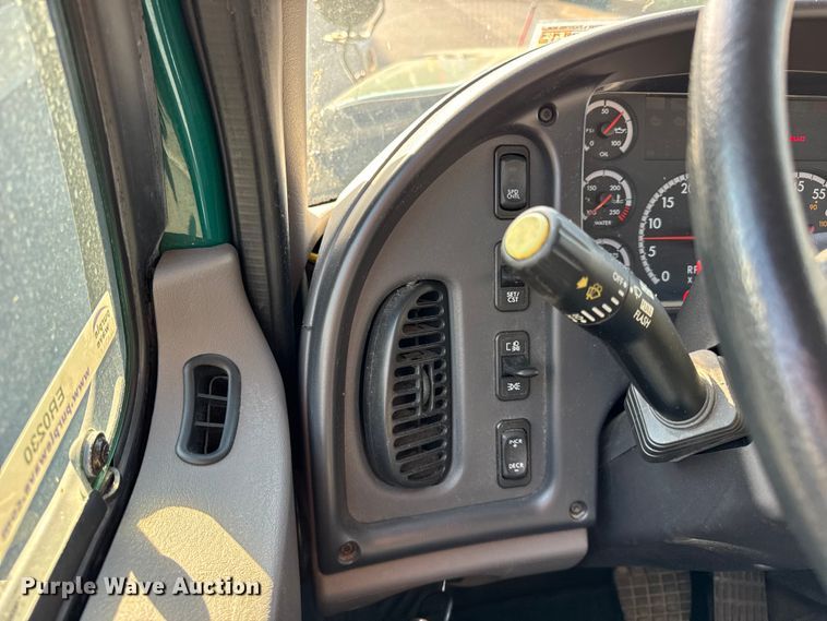 image for item ER0230 2012 Freightliner 108SD hook lift truck