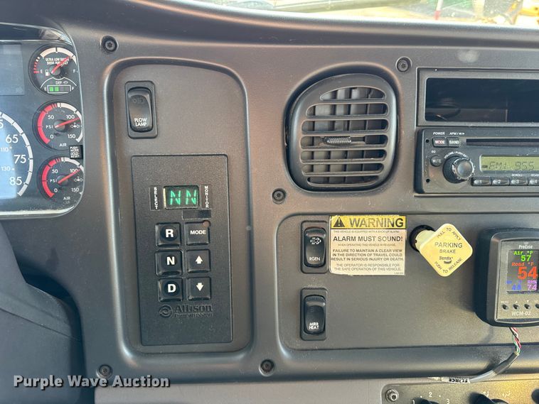 image for item ER0230 2012 Freightliner 108SD hook lift truck