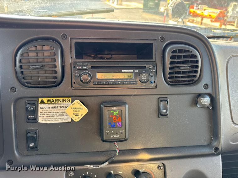 image for item ER0230 2012 Freightliner 108SD hook lift truck