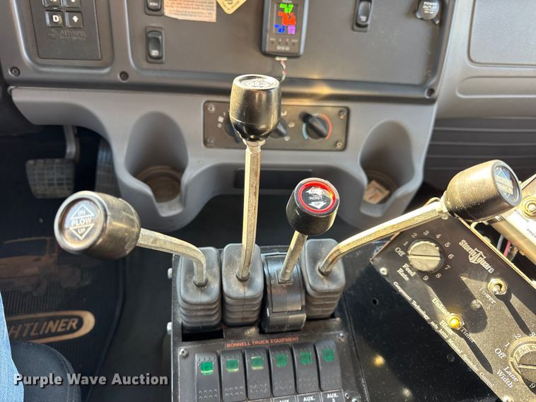 image for item ER0230 2012 Freightliner 108SD hook lift truck