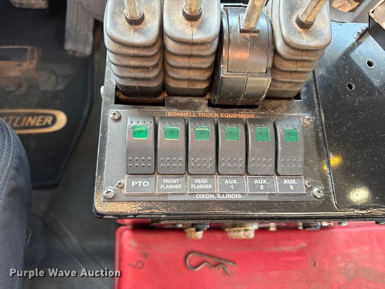 image for item ER0230 2012 Freightliner 108SD hook lift truck