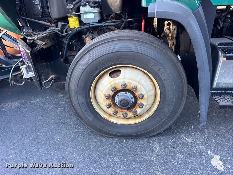 image for item ER0230 2012 Freightliner 108SD hook lift truck