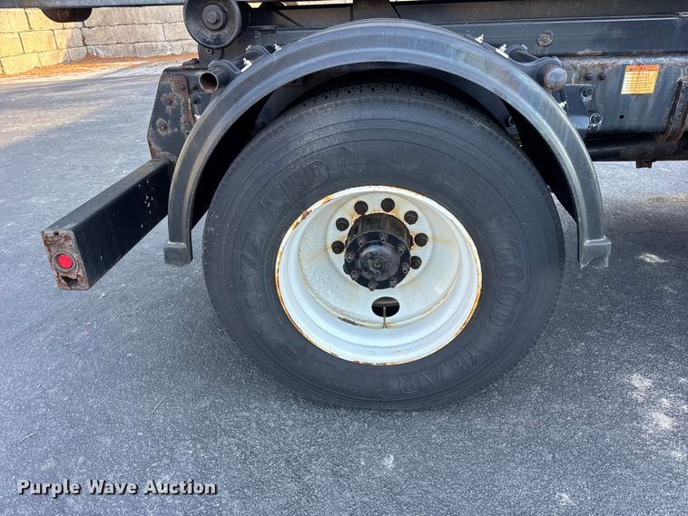 image for item ER0230 2012 Freightliner 108SD hook lift truck