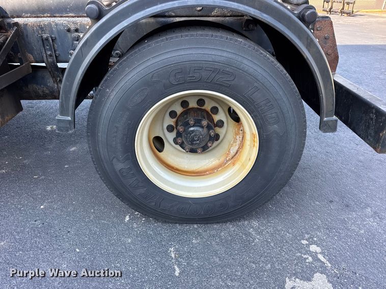 image for item ER0230 2012 Freightliner 108SD hook lift truck