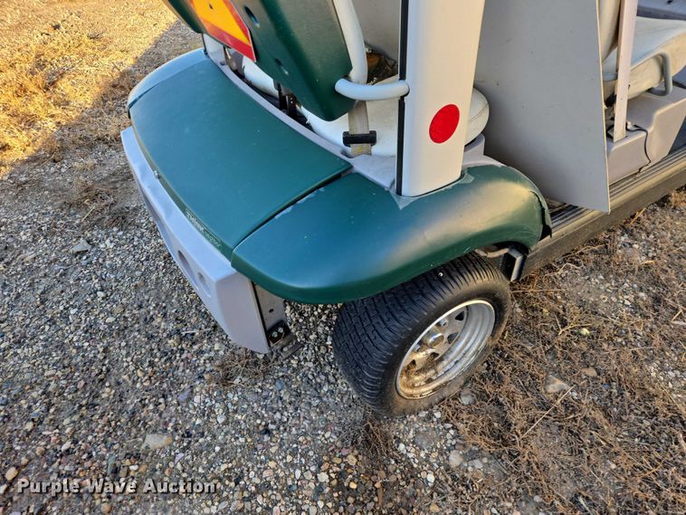 image for item ES2528 2002 Ford Th!nk Neighbor golf cart