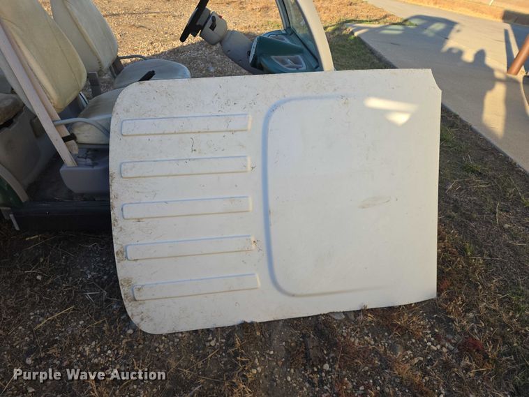 image for item ES2528 2002 Ford Th!nk Neighbor golf cart