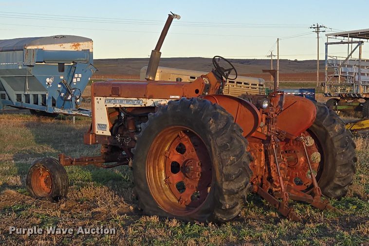 image for item ES2529 International Harvester Farmall 706 tractor