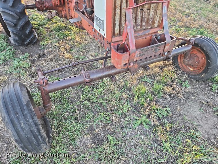 image for item ES2529 International Harvester Farmall 706 tractor