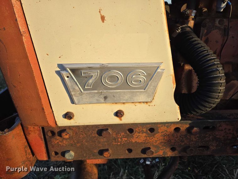 image for item ES2529 International Harvester Farmall 706 tractor